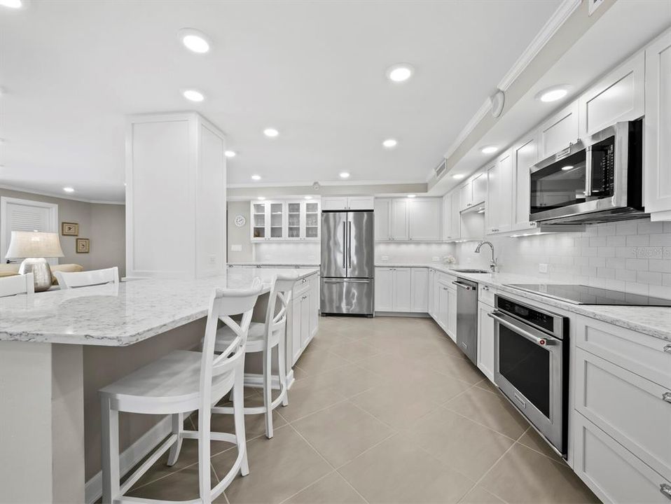 For Sale: $1,395,000 (2 beds, 2 baths, 1235 Square Feet)