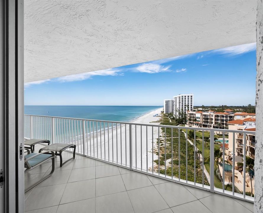 For Sale: $1,395,000 (2 beds, 2 baths, 1235 Square Feet)