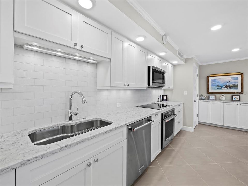 For Sale: $1,395,000 (2 beds, 2 baths, 1235 Square Feet)