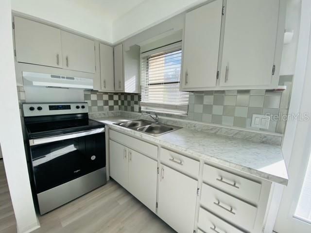 出租: $1,300 (1 贝兹, 1 浴室, 600 平方英尺)