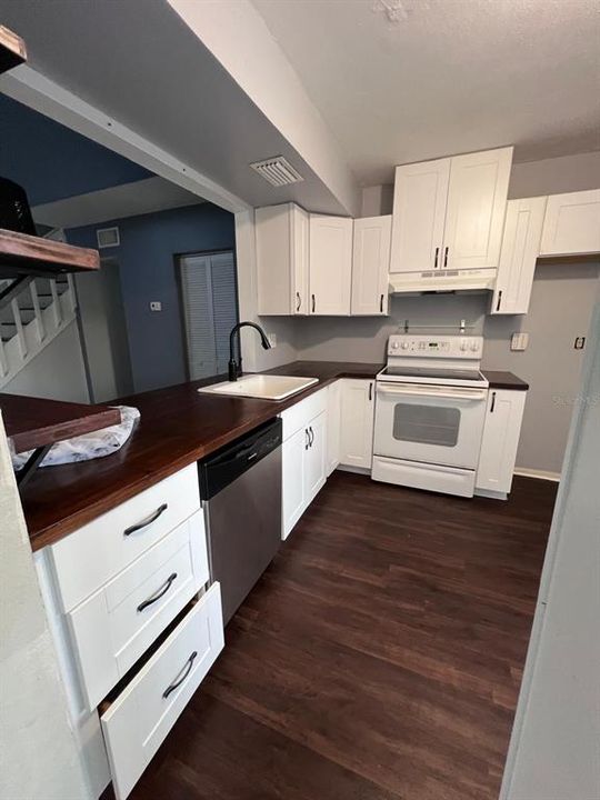 For Rent: $1,895 (2 beds, 2 baths, 1056 Square Feet)