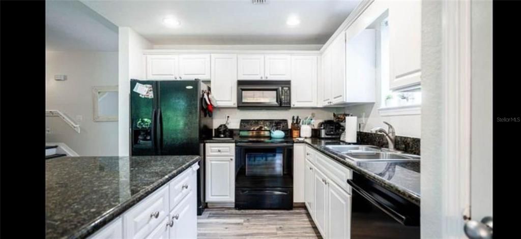 For Sale: $569,333 (3 beds, 3 baths, 1698 Square Feet)