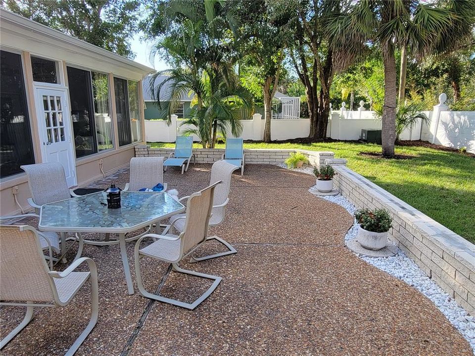 For Rent: $2,475 (3 beds, 2 baths, 2276 Square Feet)