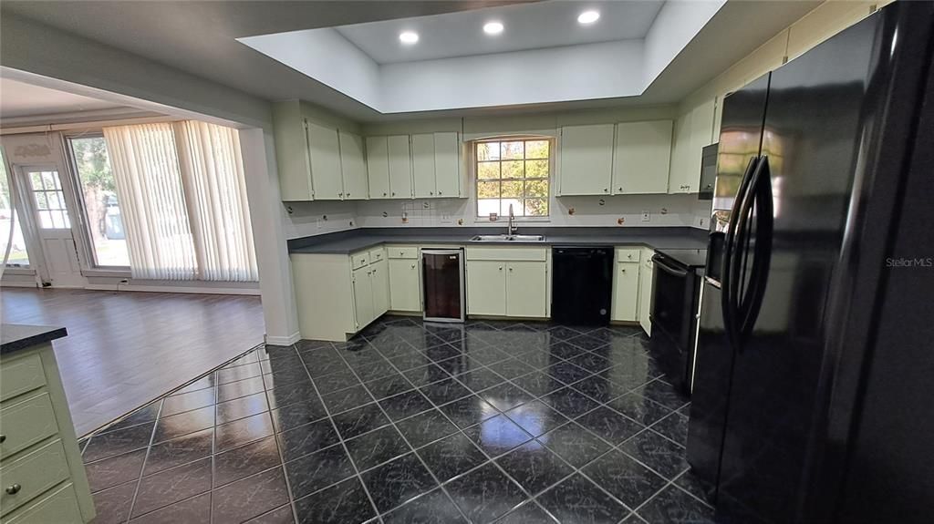 For Rent: $2,475 (3 beds, 2 baths, 2276 Square Feet)