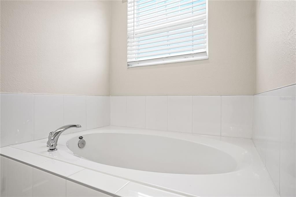 На продажу: $339,900 (3 спален, 2 ванн, 1779 Квадратных фут)