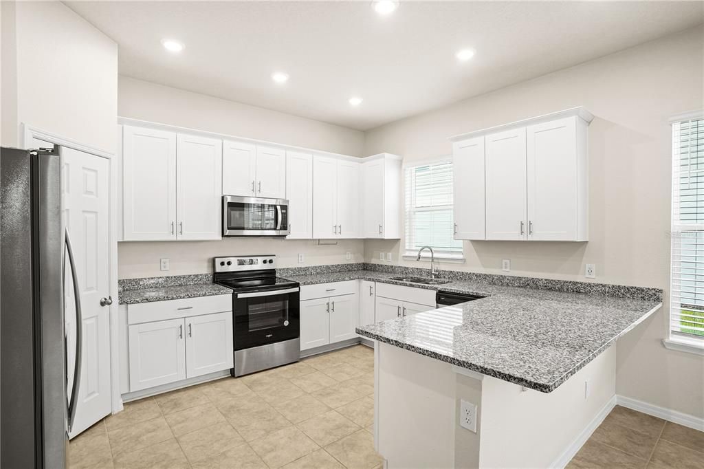 На продажу: $339,900 (3 спален, 2 ванн, 1779 Квадратных фут)