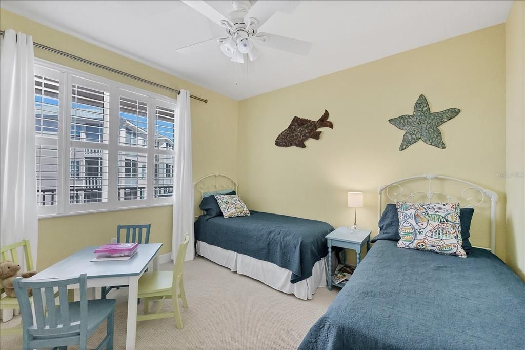 Под контрактом: $1,749,000 (3 спален, 3 ванн, 2142 Квадратных фут)