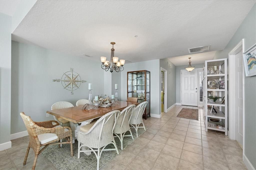 Под контрактом: $1,749,000 (3 спален, 3 ванн, 2142 Квадратных фут)