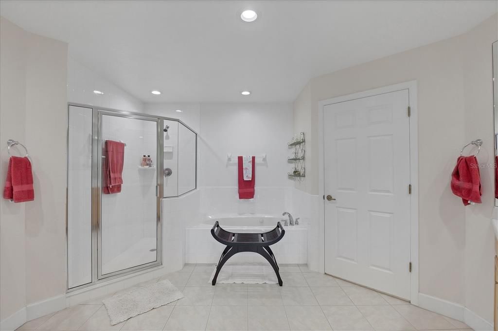 Под контрактом: $1,749,000 (3 спален, 3 ванн, 2142 Квадратных фут)