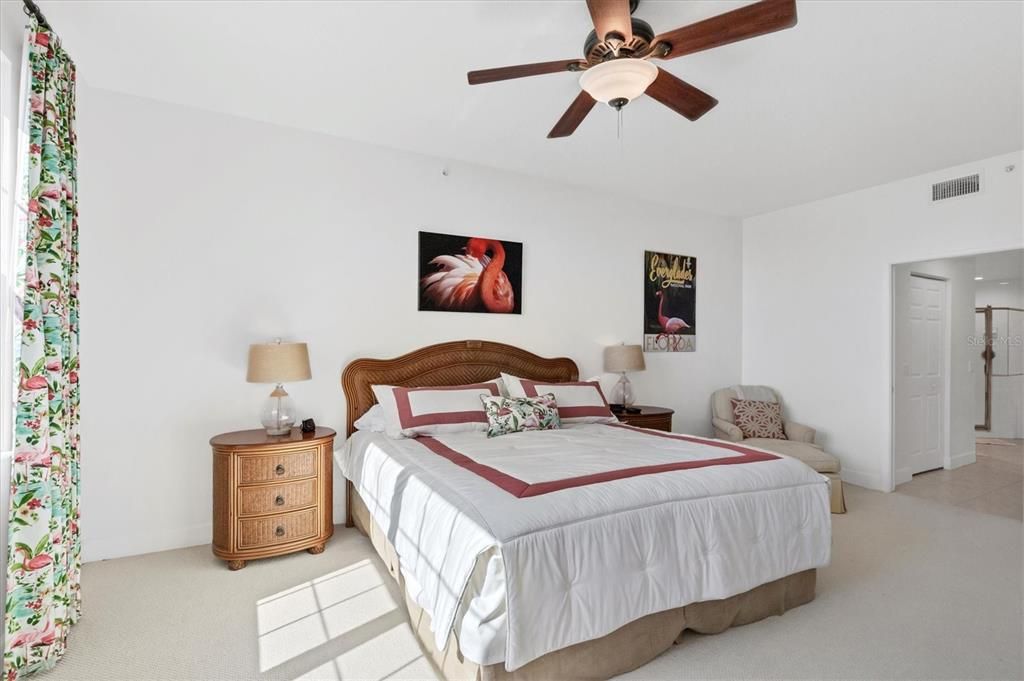 Под контрактом: $1,749,000 (3 спален, 3 ванн, 2142 Квадратных фут)