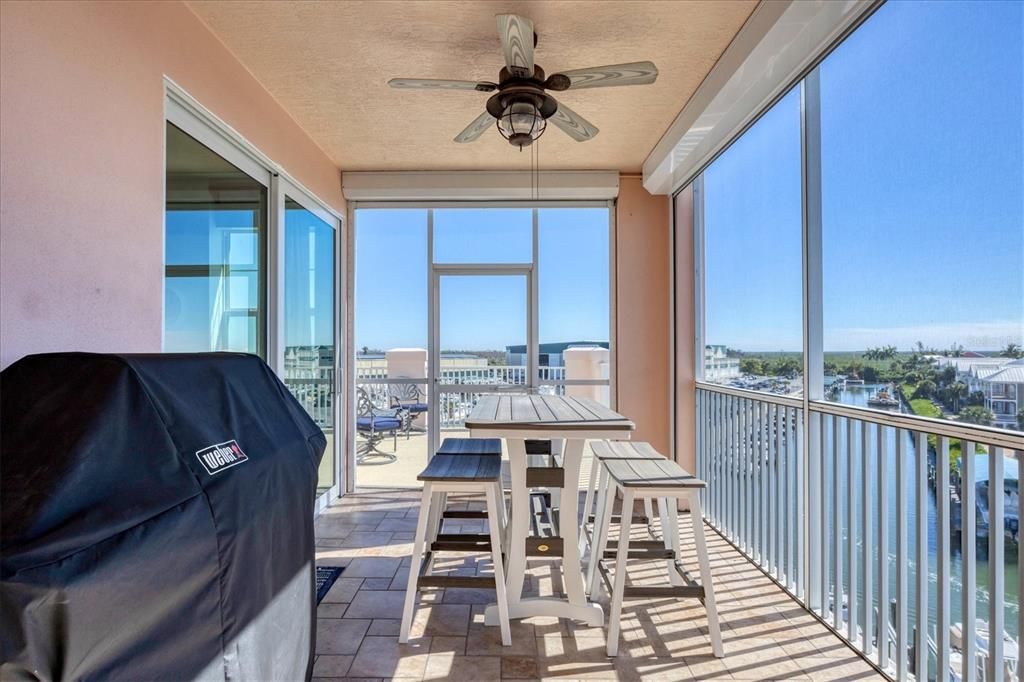 Под контрактом: $1,749,000 (3 спален, 3 ванн, 2142 Квадратных фут)