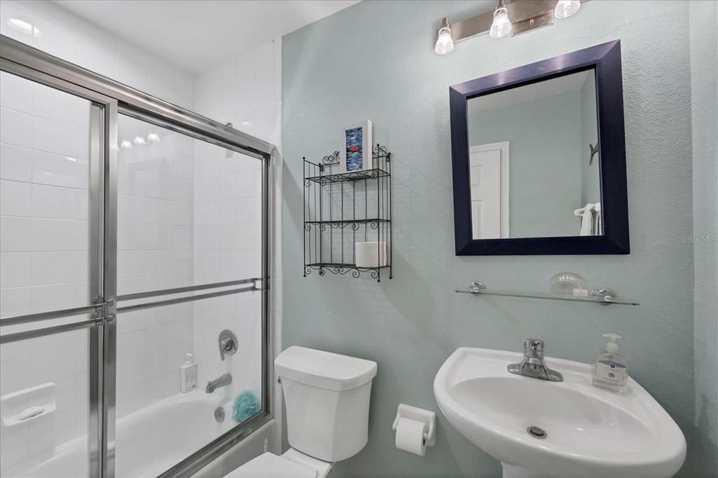 Под контрактом: $1,749,000 (3 спален, 3 ванн, 2142 Квадратных фут)