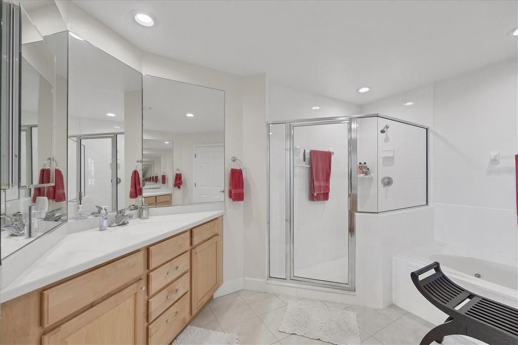 Под контрактом: $1,749,000 (3 спален, 3 ванн, 2142 Квадратных фут)