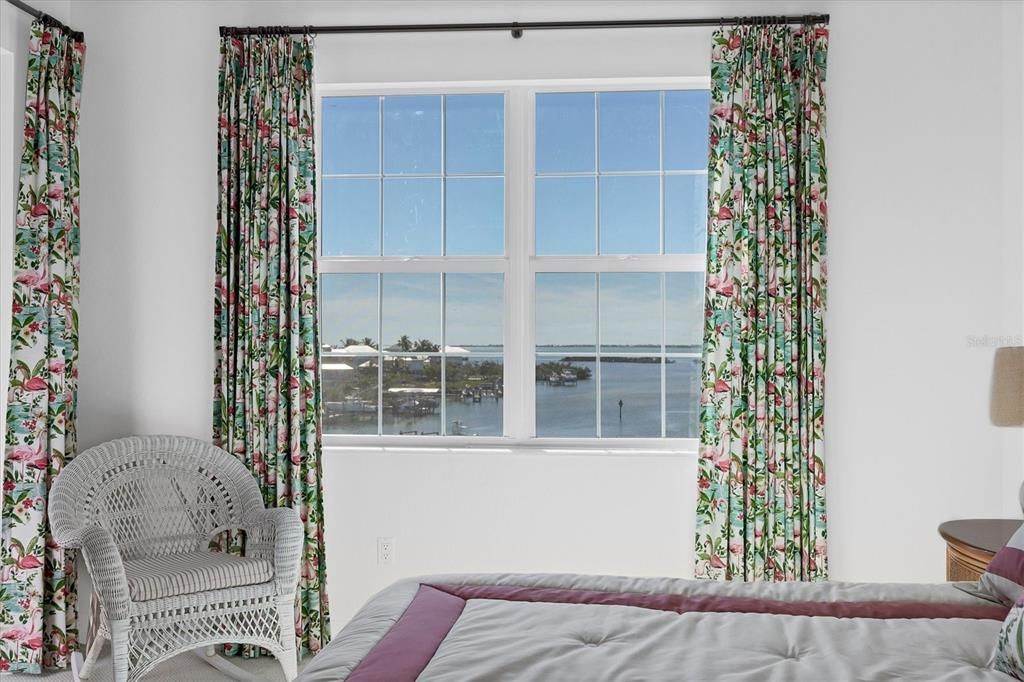 Под контрактом: $1,749,000 (3 спален, 3 ванн, 2142 Квадратных фут)