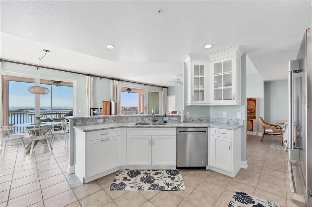 Под контрактом: $1,749,000 (3 спален, 3 ванн, 2142 Квадратных фут)