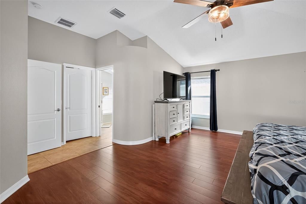 Под контрактом: $416,000 (3 спален, 2 ванн, 1780 Квадратных фут)