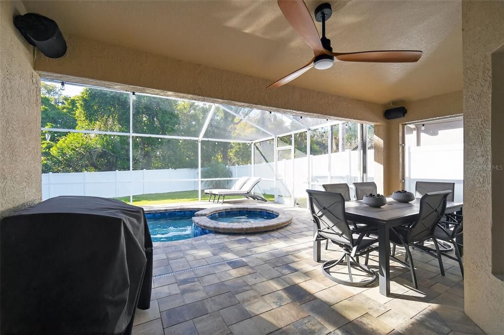 Под контрактом: $416,000 (3 спален, 2 ванн, 1780 Квадратных фут)