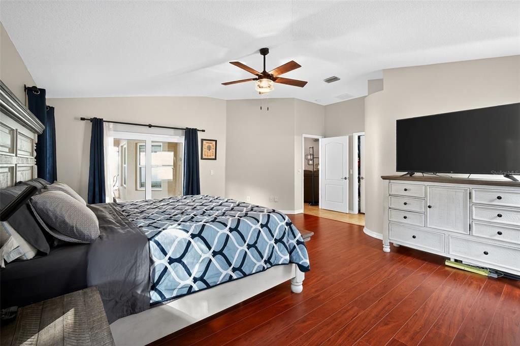 Под контрактом: $416,000 (3 спален, 2 ванн, 1780 Квадратных фут)