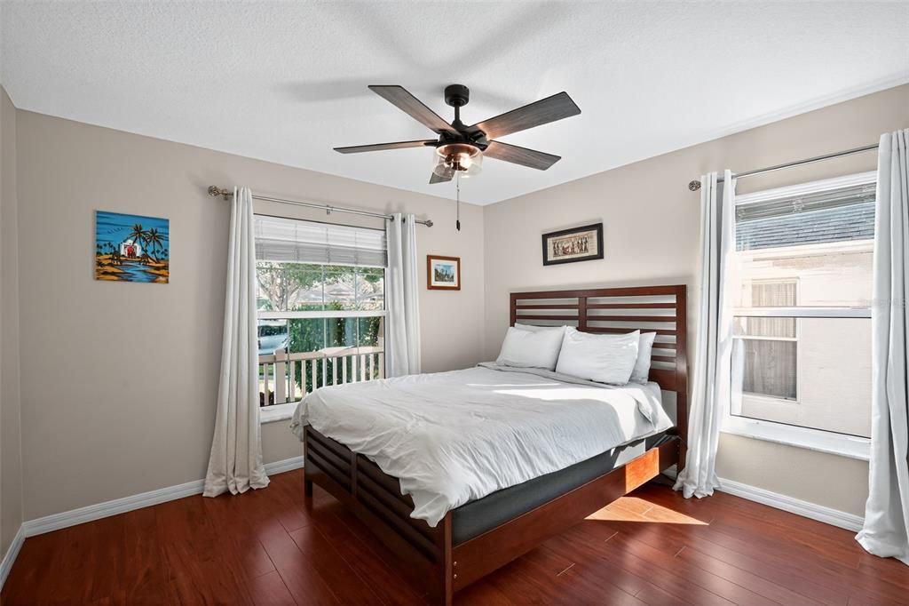 Под контрактом: $416,000 (3 спален, 2 ванн, 1780 Квадратных фут)