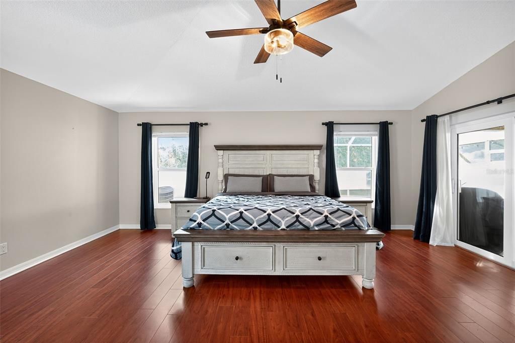 Под контрактом: $416,000 (3 спален, 2 ванн, 1780 Квадратных фут)