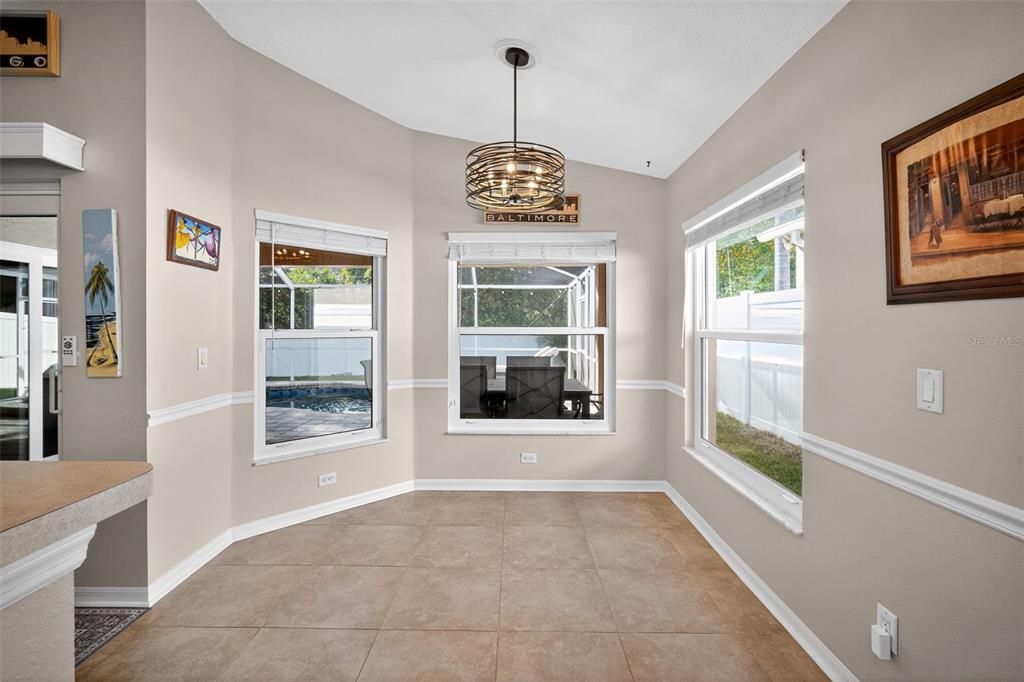 Под контрактом: $416,000 (3 спален, 2 ванн, 1780 Квадратных фут)