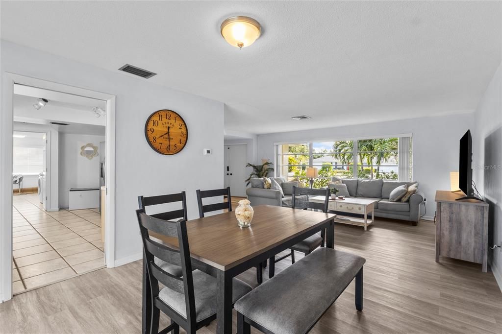 En Venta: $649,000 (3 camas, 2 baños, 1936 Pies cuadrados)