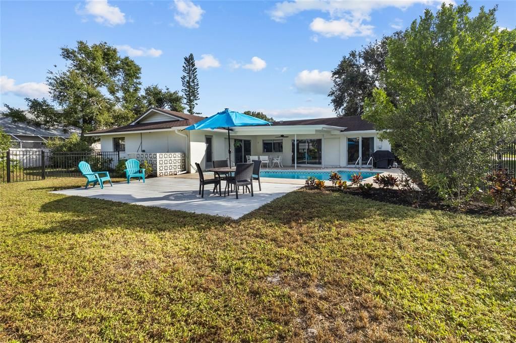 En Venta: $649,000 (3 camas, 2 baños, 1936 Pies cuadrados)