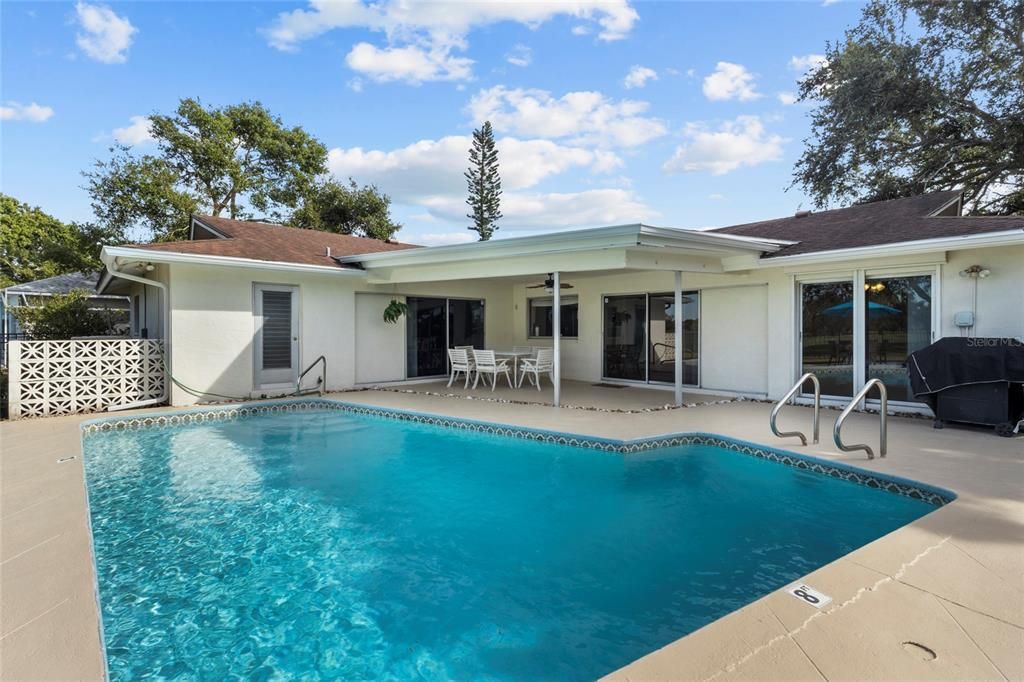 En Venta: $649,000 (3 camas, 2 baños, 1936 Pies cuadrados)