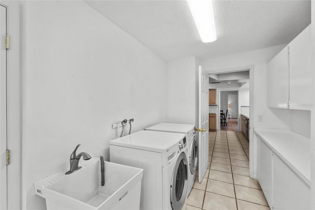 En Venta: $649,000 (3 camas, 2 baños, 1936 Pies cuadrados)