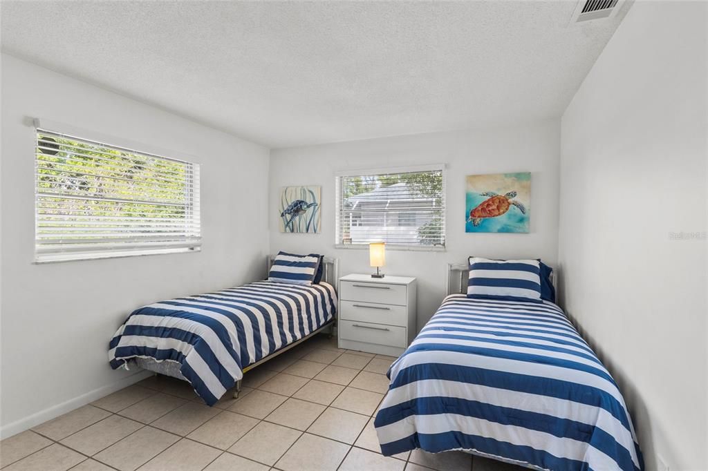 En Venta: $649,000 (3 camas, 2 baños, 1936 Pies cuadrados)