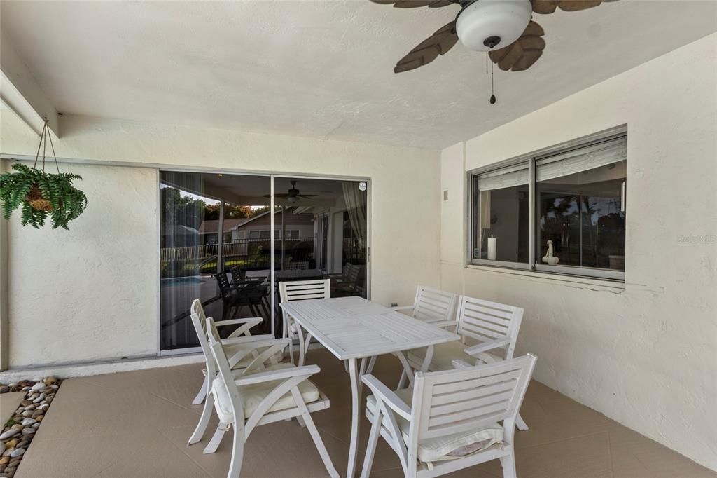 En Venta: $649,000 (3 camas, 2 baños, 1936 Pies cuadrados)