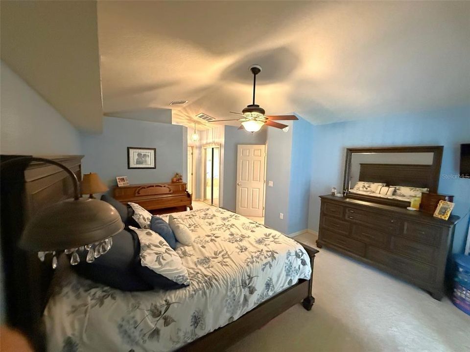 For Sale: $489,500 (4 beds, 3 baths, 2490 Square Feet)