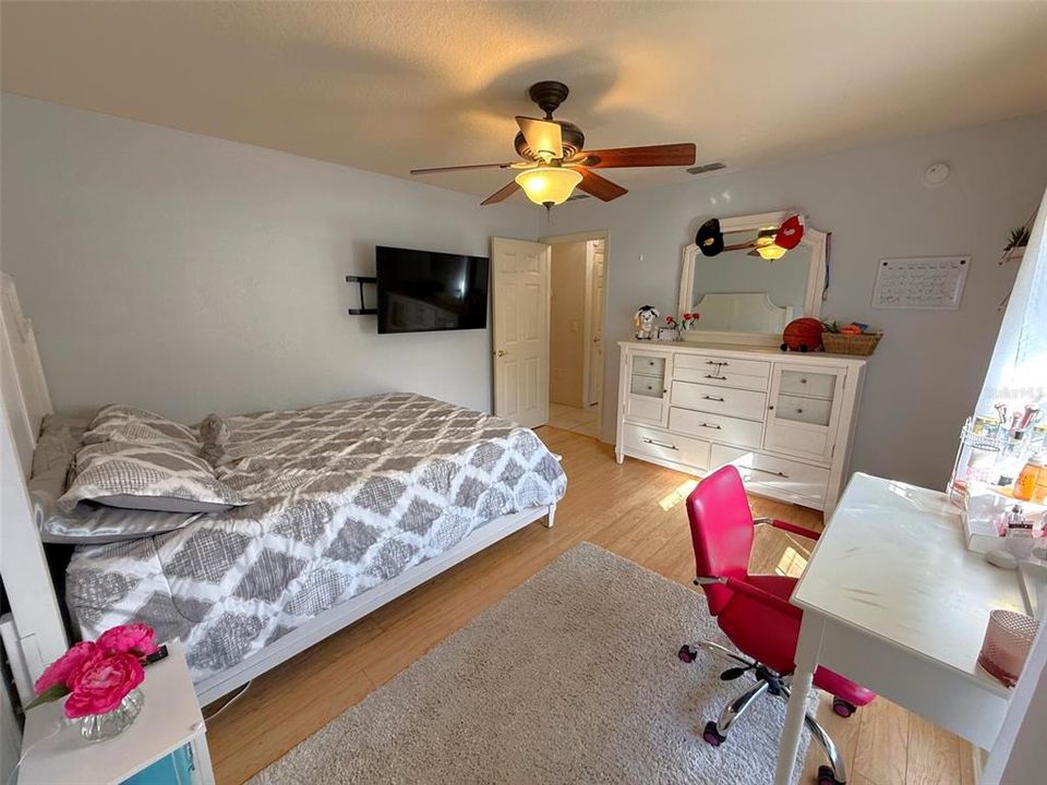 For Sale: $489,500 (4 beds, 3 baths, 2490 Square Feet)