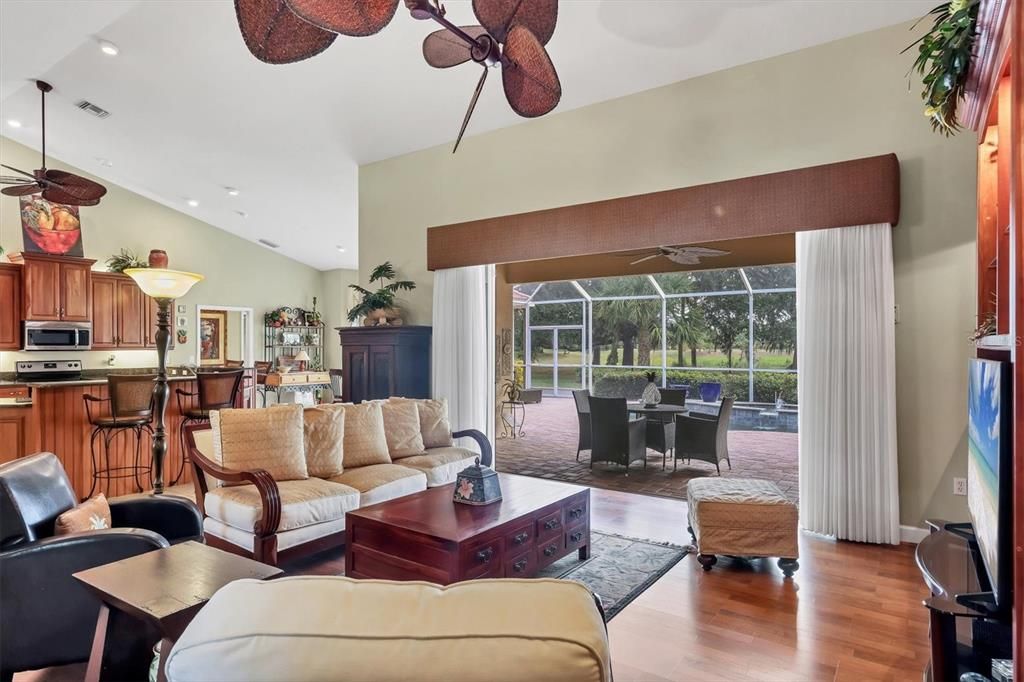 En Venta: $899,900 (3 camas, 2 baños, 2957 Pies cuadrados)