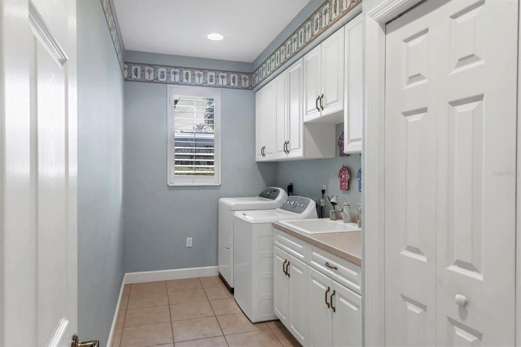 En Venta: $899,900 (3 camas, 2 baños, 2957 Pies cuadrados)