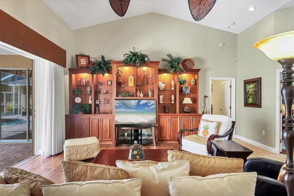 En Venta: $899,900 (3 camas, 2 baños, 2957 Pies cuadrados)