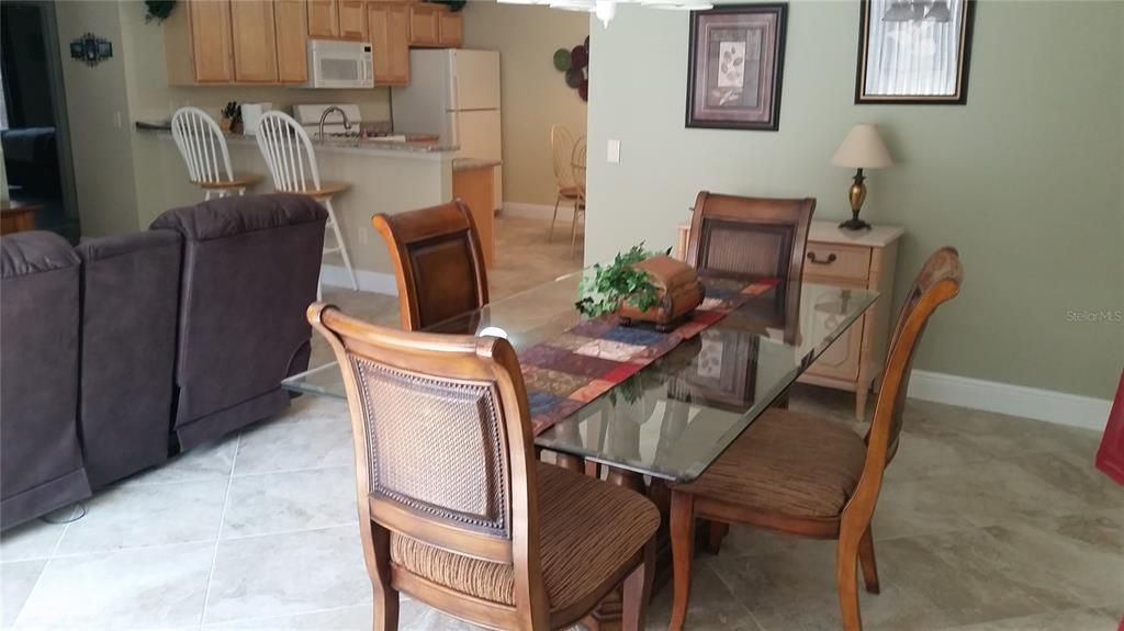 For Sale: $299,825 (2 beds, 2 baths, 1156 Square Feet)