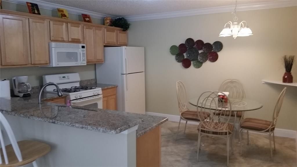 For Sale: $299,825 (2 beds, 2 baths, 1156 Square Feet)