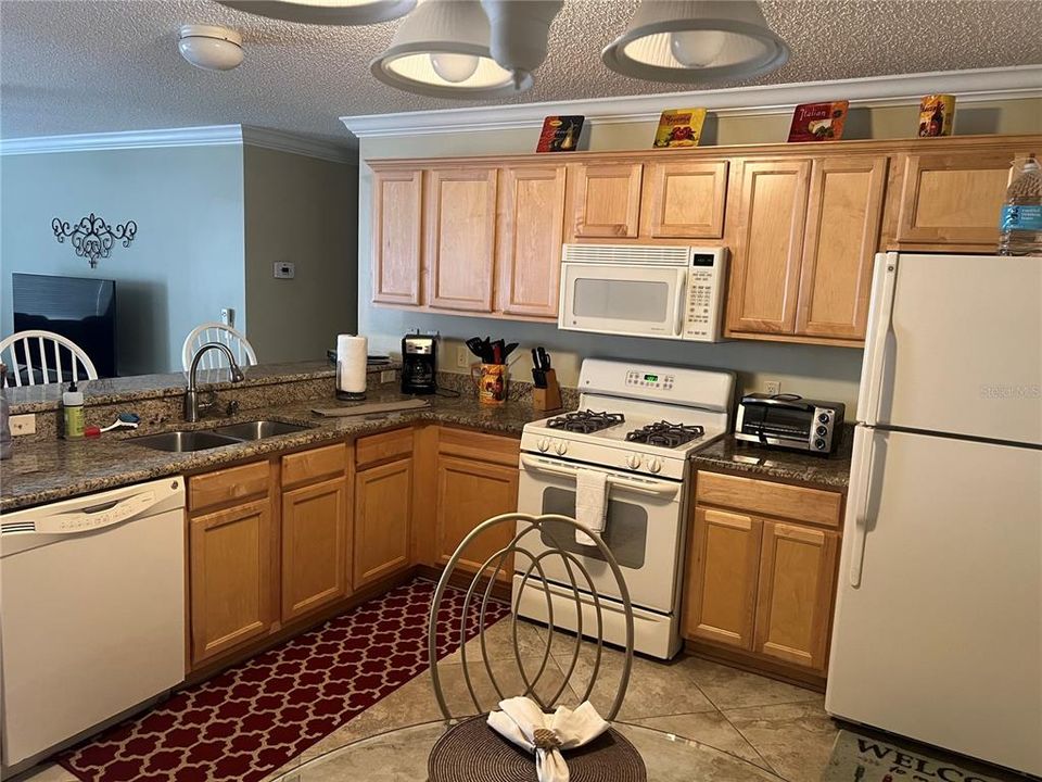 For Sale: $299,825 (2 beds, 2 baths, 1156 Square Feet)