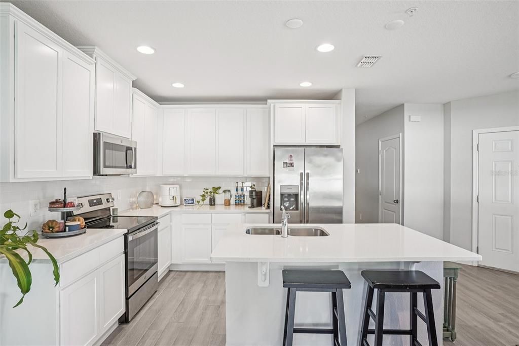 For Sale: $410,000 (4 beds, 3 baths, 1765 Square Feet)