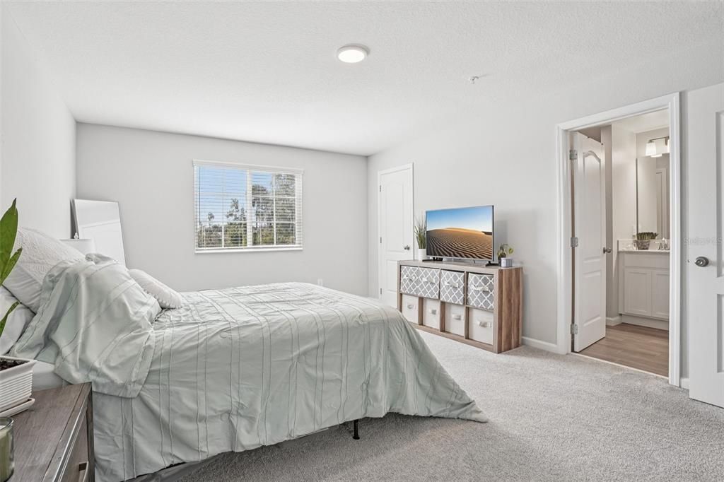 For Sale: $410,000 (4 beds, 3 baths, 1765 Square Feet)