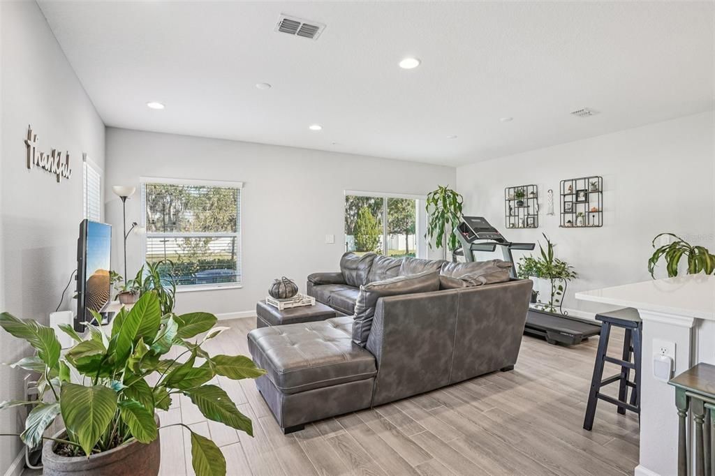 For Sale: $410,000 (4 beds, 3 baths, 1765 Square Feet)