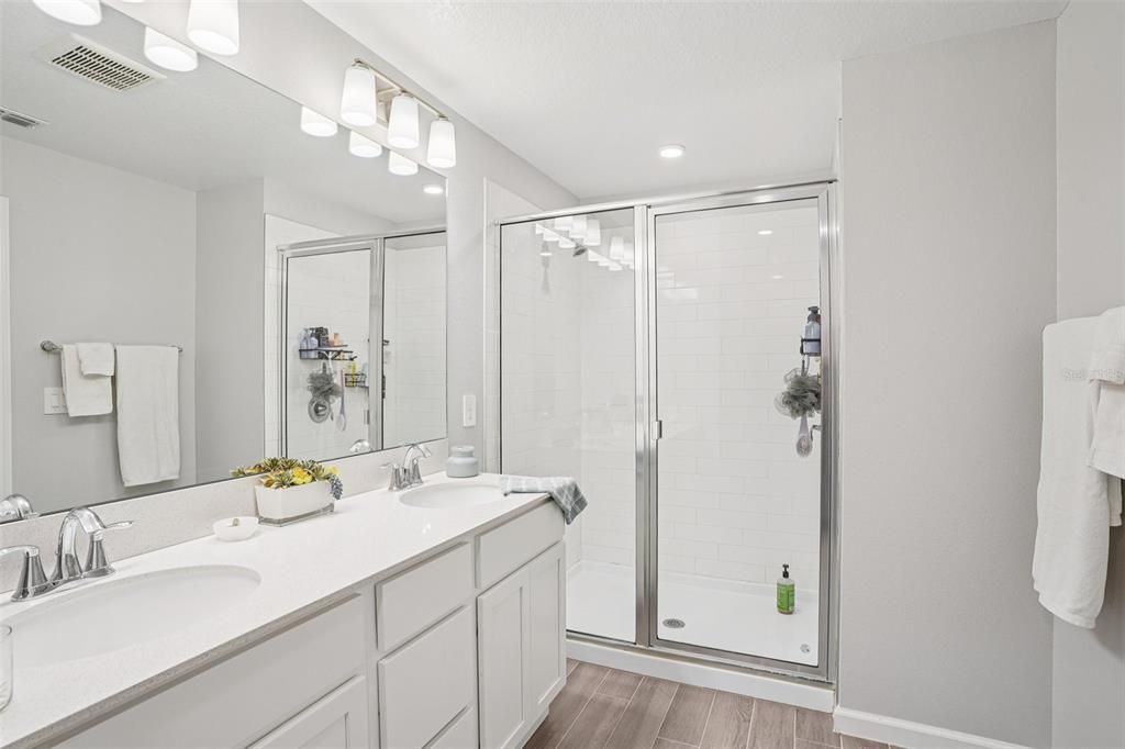 For Sale: $410,000 (4 beds, 3 baths, 1765 Square Feet)