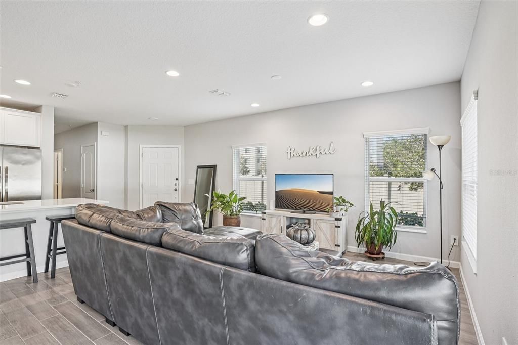 For Sale: $410,000 (4 beds, 3 baths, 1765 Square Feet)