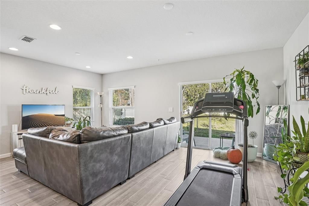 For Sale: $410,000 (4 beds, 3 baths, 1765 Square Feet)