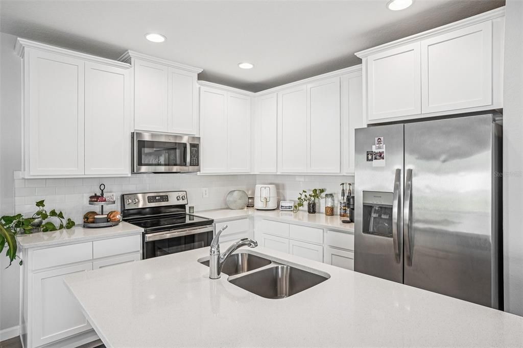 For Sale: $410,000 (4 beds, 3 baths, 1765 Square Feet)