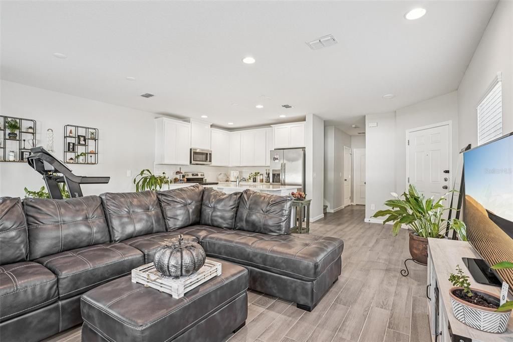 For Sale: $410,000 (4 beds, 3 baths, 1765 Square Feet)