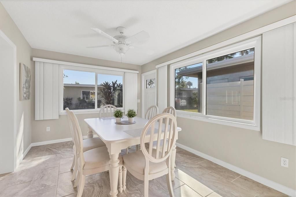 For Sale: $220,000 (2 beds, 2 baths, 1195 Square Feet)