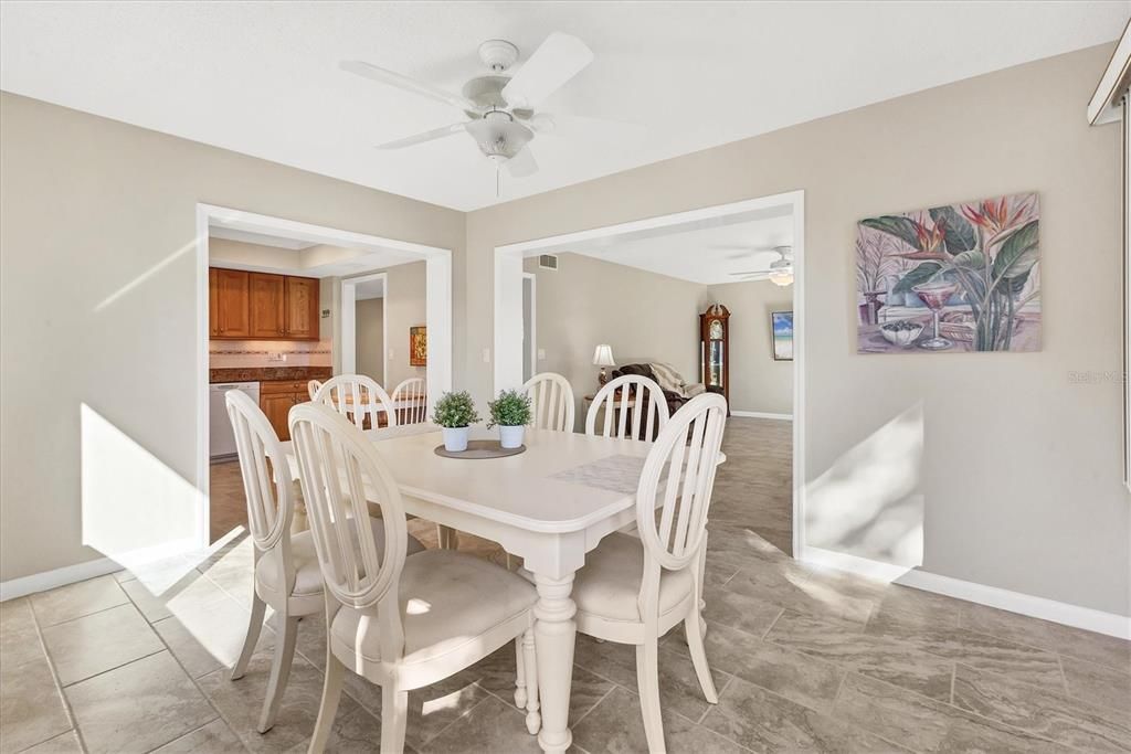 For Sale: $220,000 (2 beds, 2 baths, 1195 Square Feet)