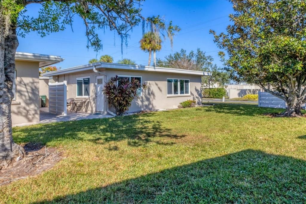 For Sale: $220,000 (2 beds, 2 baths, 1195 Square Feet)